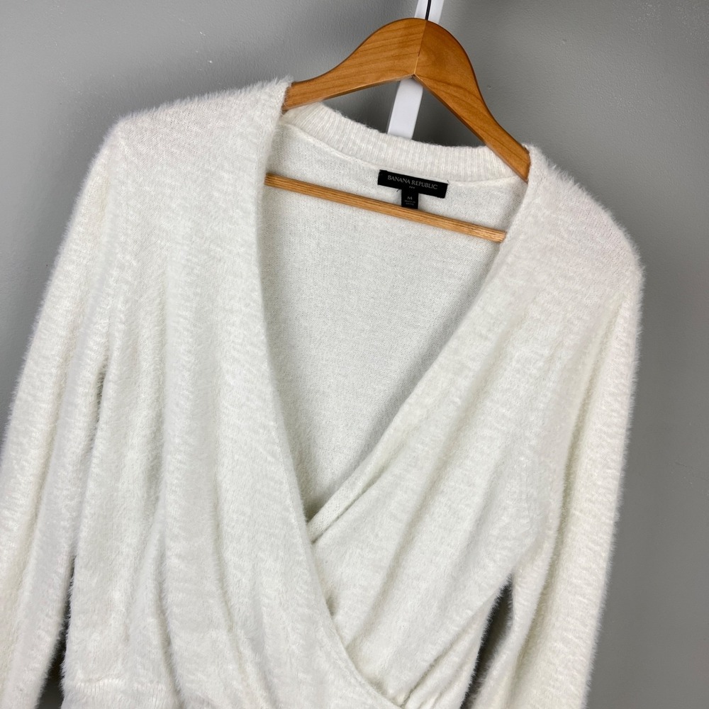 Banana Republic Factory‎ White Fuzzy Sweater Womens M Surplice V-Neck Pullover